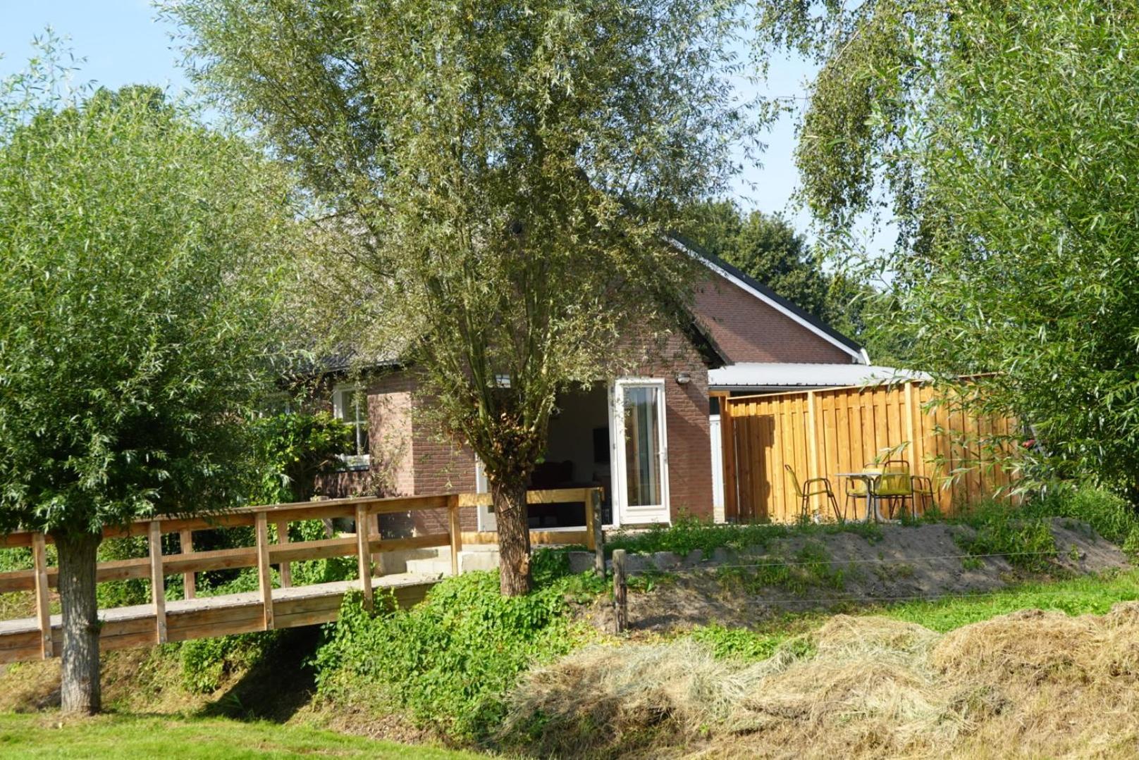 Vila De Knotwilg Loon op Zand Exteriér fotografie